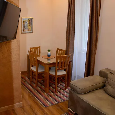 Karaula Apartment *